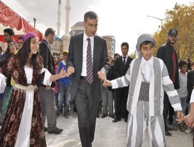 ÜZEYIR AZIZ ÖZEREN - Yüksekova'da Cumhuriyet Bayramı Kutlamaları