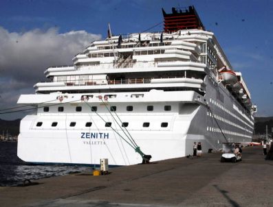 Dev Yolcu Gemisi Zenıth Marmaris'te
