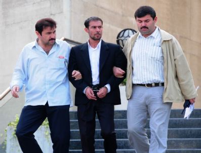 İçki Parası Yüzünden Bıçakladığı Arkadaşının 250 Lirasını Gasp Eden Şüpheli Alem Yaparken Yakalandı