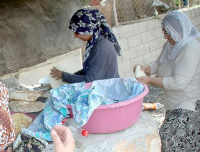 TANDıR EKMEĞI - Siirt'te Tandır Ekmeğine Rağbet Artıyor