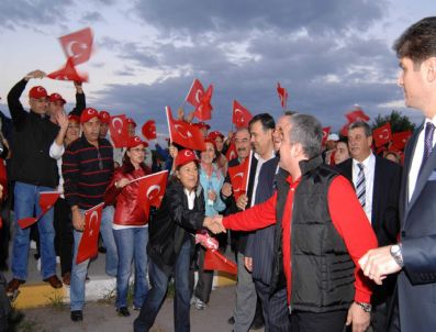 OSMAN KAPTAN - Antalya'da 2 Kilometrelik Dev Türk Bayraklı Cumhuriyet Yürüyüşü