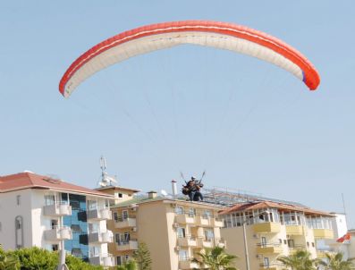 ALANYA KLEOPATRA PLAJI - Gökyüzünde Gitar Çalıp, Beste Yaptı