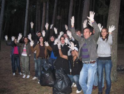 DOĞAL HAYATı KORUMA VAKFı - Mesire Alanı Temizlendi