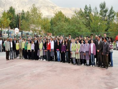 FIRAT ÇELİK - Sbs'de Başarılı Olan Öğrenciler Altınla Ödüllendirildi