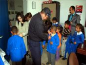 Kars Belediyesi'nce Öğrencilere Ayakkabı Ve Önlük Yardımı Yapıldı