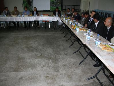 METIN ESEN - Kaymakam Esen Muhtarlar, İmamlar Ve Öğretmenlerle Bir Araya Geldi