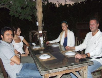 PETEK DİNÇÖZ - Petek Dinçöz, Tatil İçin Ortaca'da