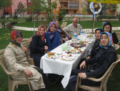 VURAL KAVUNCU - Yediveren Dostluk Ve Dayanışma Derneği'den Kahvaltı Programı