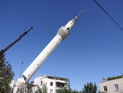 İSA YıLDıRıM - Kolonları Çatlayan Cami Yıkıldı