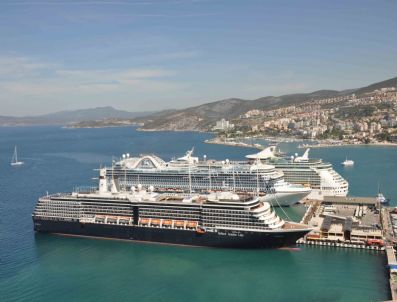 SPIRIT - Kuşadası'na 2 Günde Denizden 22 Bin Turist Geldi