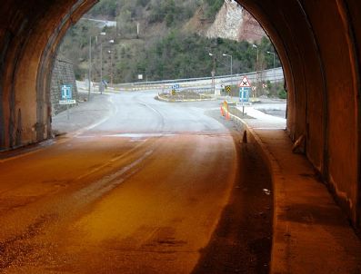 KÖZLÜ - Tünel İçindeki Çukurlar Kazaya Davetiye Çıkartıyor