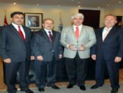 Vekillerden Sakallı'ya Anlamlı Tebrik