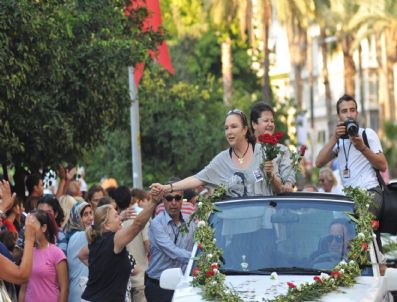 Açılış Kortejinde Özel Şovlar