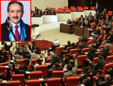 AYM üyeliğine Hicabi Dursun seçildi