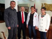 Bayan Boksörlerden Vali Çiçek'e Ziyaret