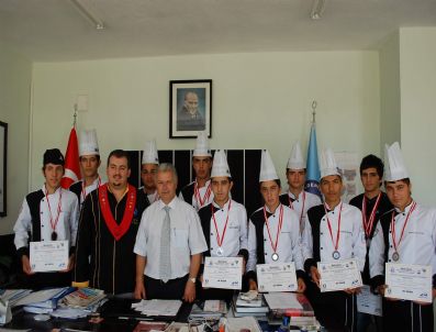 EMRAH KÖKSAL - Myo Aşçılık Programı Öğrencileri Madalyaları Topladı