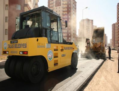 Velioğlu Caddesi'nde Asfalt Çalışması