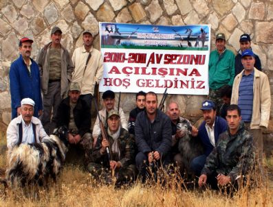 ÇEVRE VE ORMAN BAKANLıĞı - Erciş Avcılar Derneği 2010-2011 Av Sezonunu Kurban Keserek Açtı