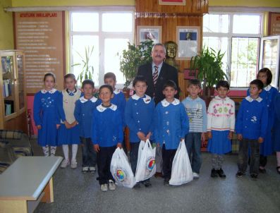 İSMAIL AKSOY - Gediz Ticaret Ve Sanayi Odasından Bin 600 Öğrenciye Kırtasiye Yardımı