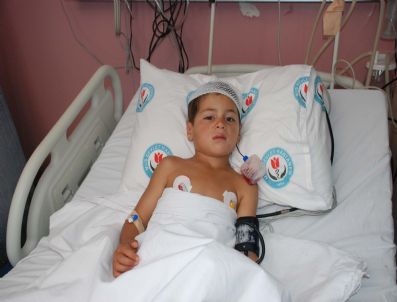 ORTAKENT - Trenin Çarptığı Çocuk Ağır Yaralandı