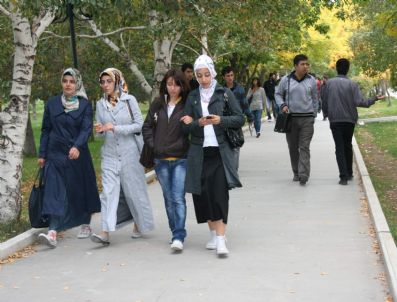 YUSUF ZİYA ÖZCAN - Erzurum Atatürk Üniversitesi'nde Türban Rahatlığı