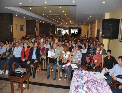 Kuşadası'nda Liman İçin Gergin Çed Toplantısı