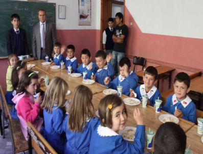 RECEP YALÇıN - Öğretmenlerden Öğrencilerine Etli Pilav Ziyafeti