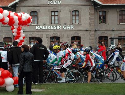 RONA YıRCALı - Uluslararası Bisiklet Yol Yarışında Türkiye Birinci. Ermenistan İkinci Oldu