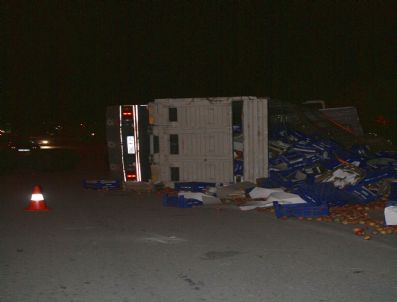 Kütahya'da Elma Yüklü Kamyon Devrildi: 1 Yaralı
