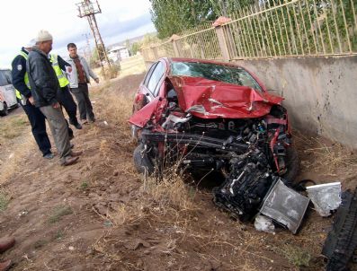 Sivas'ta Trafik Kazası: 2 Yaralı