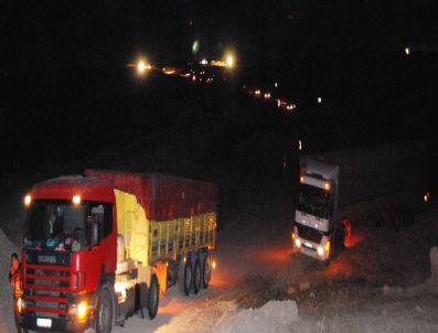 Ceylanpınar - Mardin Kara Yolu 3 Saat Trafiğe Kapandı