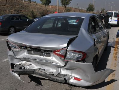 CELAL GÜZEL - Eski Bakanlardan Hasan Celal Güzel Trafik Kazası Geçirdi