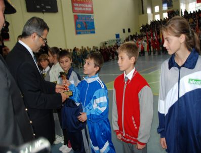 ABDÜLKADIR ATALıK - Gazi İlköğretim Okulu'nun Atletizm Başarısı