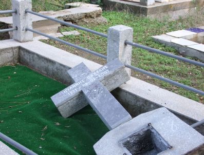 KAMURAN TAŞBILEK - Gökçeada'da Rum Mezarlarına Saldırı