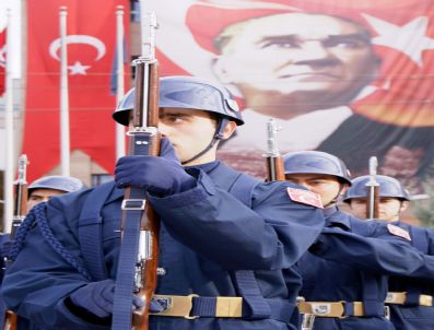 NACI KALKANCı - Atatürk Ölümünün 72. Yılında Törenlerle Anıldı