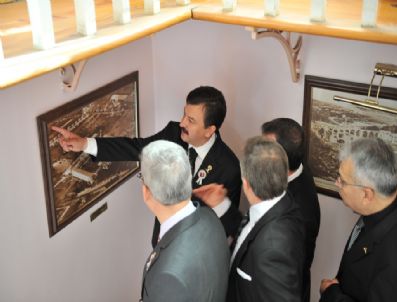 METIN YıLMAZ - Buca'da Atatürk İçin Önce Tören, Sonra Sergi