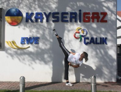 KUNG FU - Kayserigaz Kiraz Şahin'e Sponsor Oldu