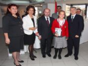 Minik Yüreklerden Atatürk'e Sevgi Seli