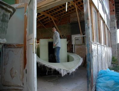 Tekneyi Atölyeden Çıkartmak İçin Atölyeyi Yıkacak