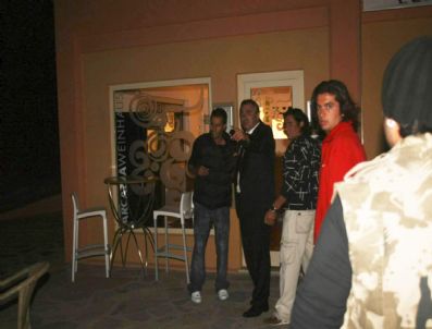 Veda Yemeğinde Tekme Ve Yumruklar Havda Uçuştu