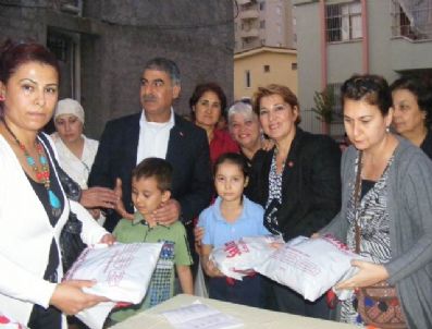 İBRAHIM KARA - Mhp'li Kadınlardan Giysi Yardımı