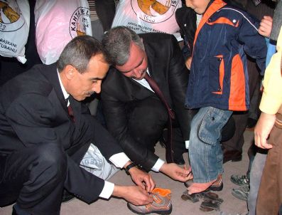 İNLICE - Bin Öğrenci Bayramlıklarını Aldı