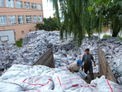 Eynesil'de Kömür Dağıtı Başladı