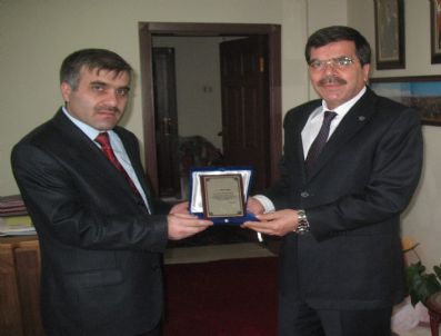 FEHMI ALAYDıN - Kimse Yok Mu Derneği'ne Plaket