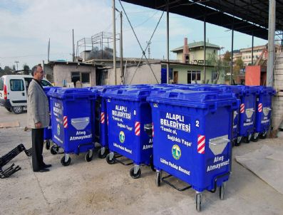 Alaplı'da Eskiyen Çöp Konteynırları Yenileniyor