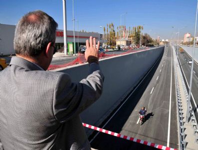 Van'ın İlk Köprülü Kavşağı Araç Trafiğine Açıldı