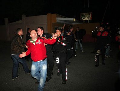 SWISSOTEL - Galatasaray taraftarları Florya'yı bastı