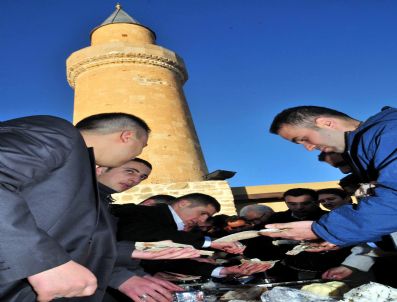 İKRAM DINÇER - 110 Yıl Sonra İlk Bayram Namazı