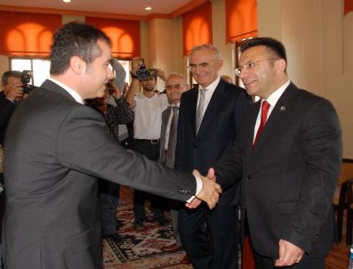 AHMET YENİ - Devlet İle Millet Bayramlaştı