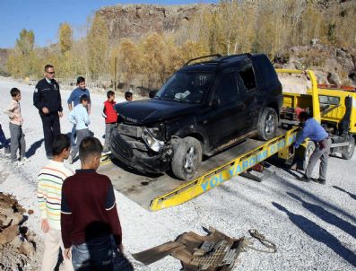Van'da Trafik Kazası; 3 Yaralı
